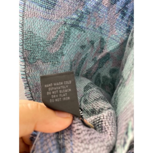 Steve Madden NWT Rose Jacquard Scarf Tassels Fringe Raw Edge Blue Multi OS New - Picture 7 of 8